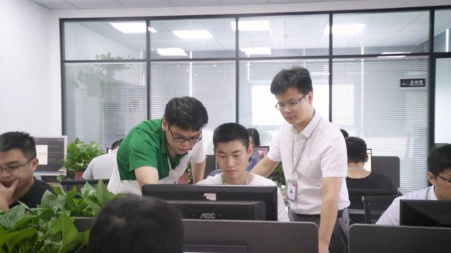 产品顾问团队 网络技术服务领域的智囊与引擎